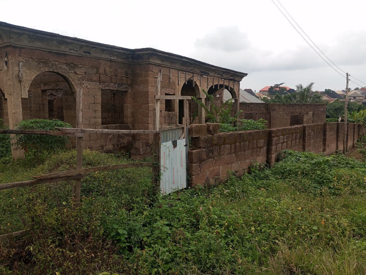 Five bedroom bungalow & Two bedroom apartment